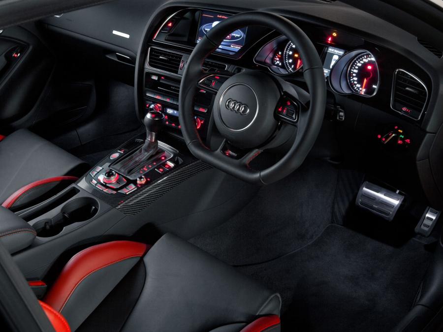 Интерьер Audi RS5 Coupe 2012 года  (AU) (фото 9 из 10)